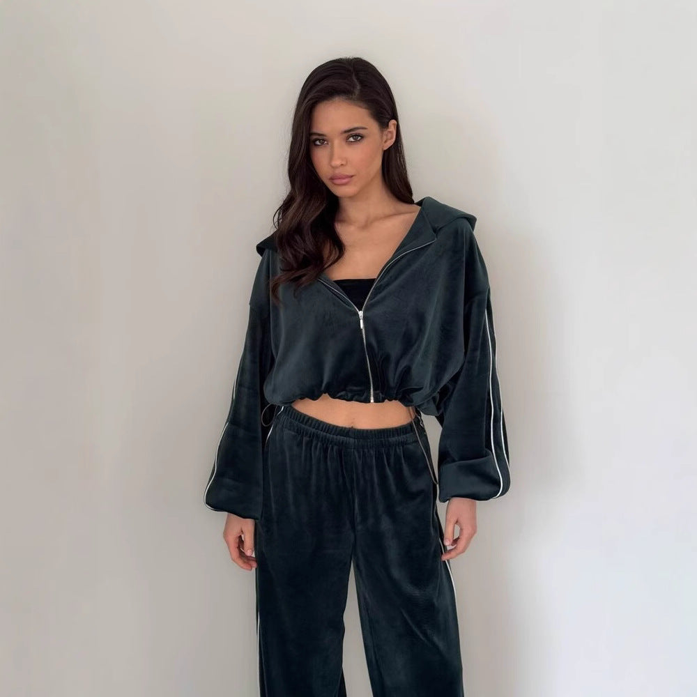 Kvinneluxus velour loungewear-sett med cropped topp og bred passform Skjora
