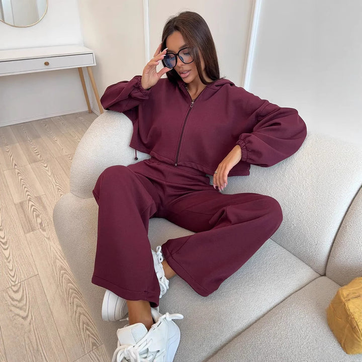 Kvinners elegante sporty sett med hette og vide bukser Skjora