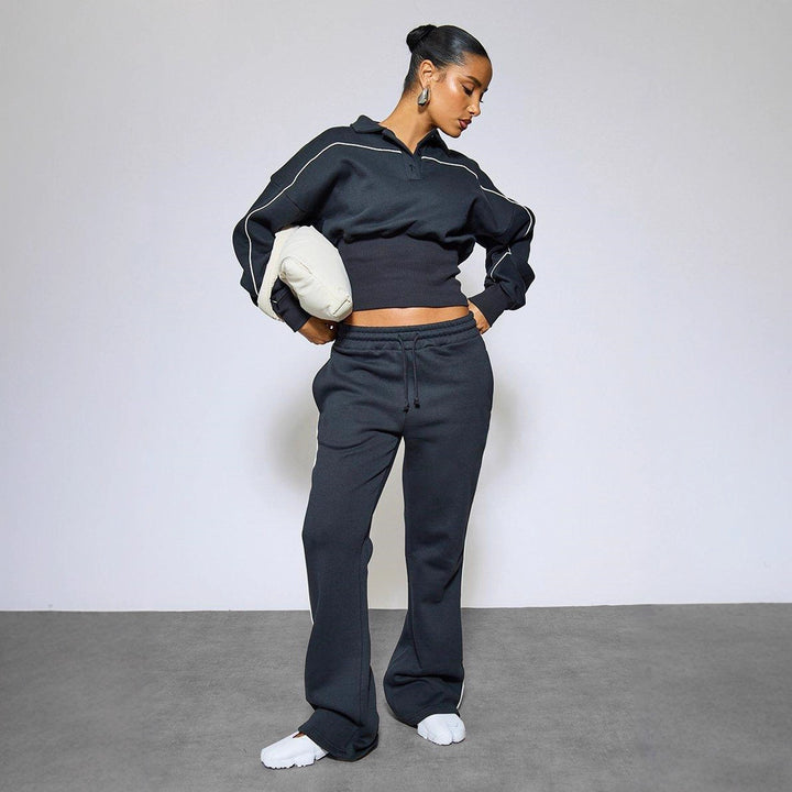 Kvinnelig sporty crop polo og vide joggebukser sett Skjora