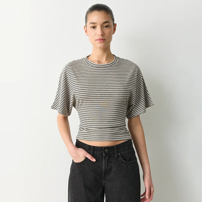 Damer moderne kortermet topp med avslappet stripemønster og elegant snitt Skjora