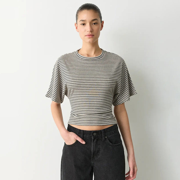 Damer moderne kortermet topp med avslappet stripemønster og elegant snitt Skjora