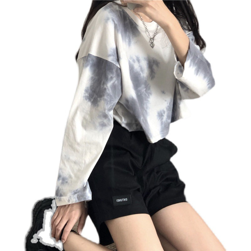Kvinnenes cropped sweatshirt med moderne batikkdesign og avslappet snitt