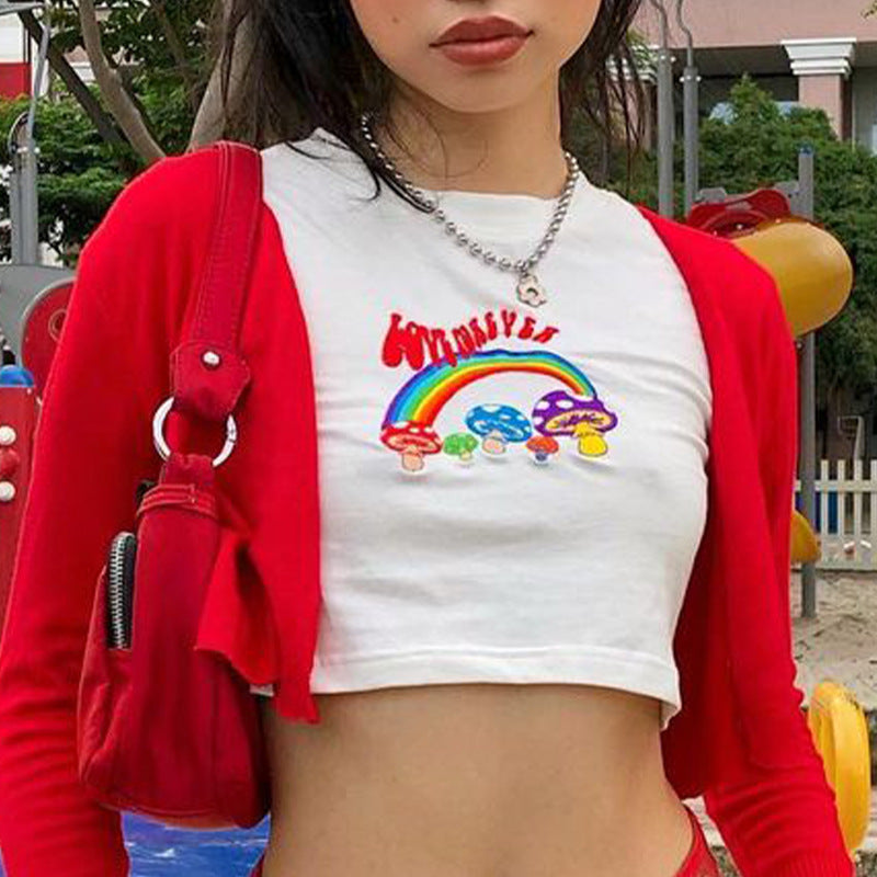 Dame cropped T-shirt med kreativt trykk og komfortabel rund halsutskjæring Skjora