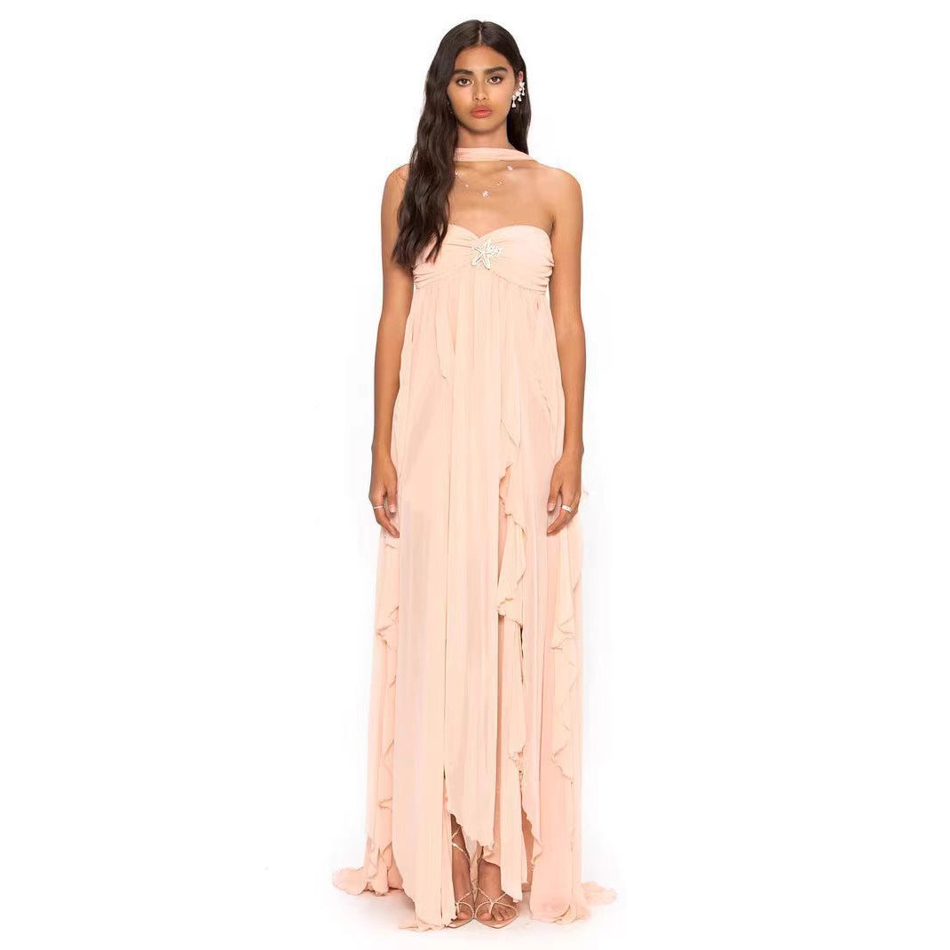 Damen Elegantes Maxi-Kleid mit asymmetrischem Saum und zarten Rüschendetails Skjora