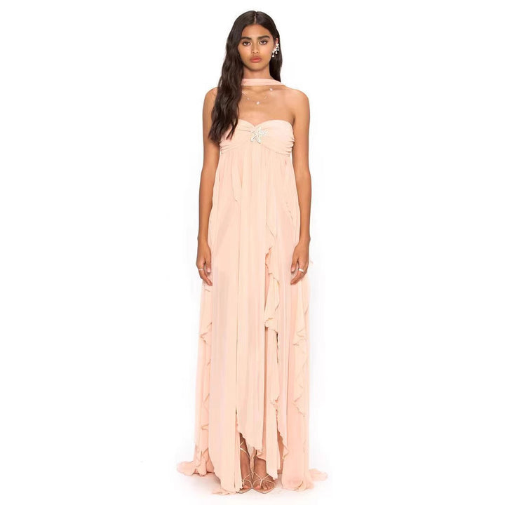 Damen Elegantes Maxi-Kleid mit asymmetrischem Saum und zarten Rüschendetails Skjora
