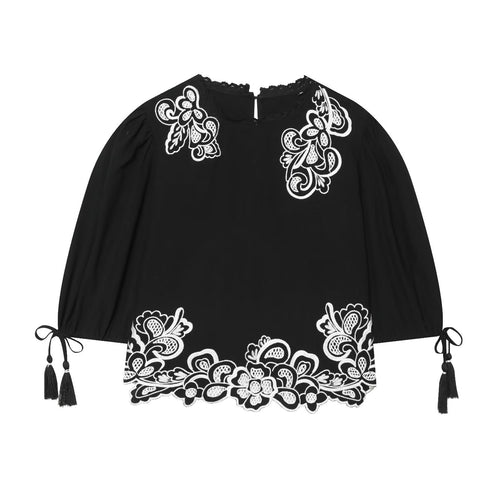 Damebluse med floral blonde og volangermedler Skjora