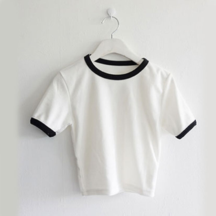 Kvinne Cropped T-Shirt med kontrasterende ermekanter og ledig passform