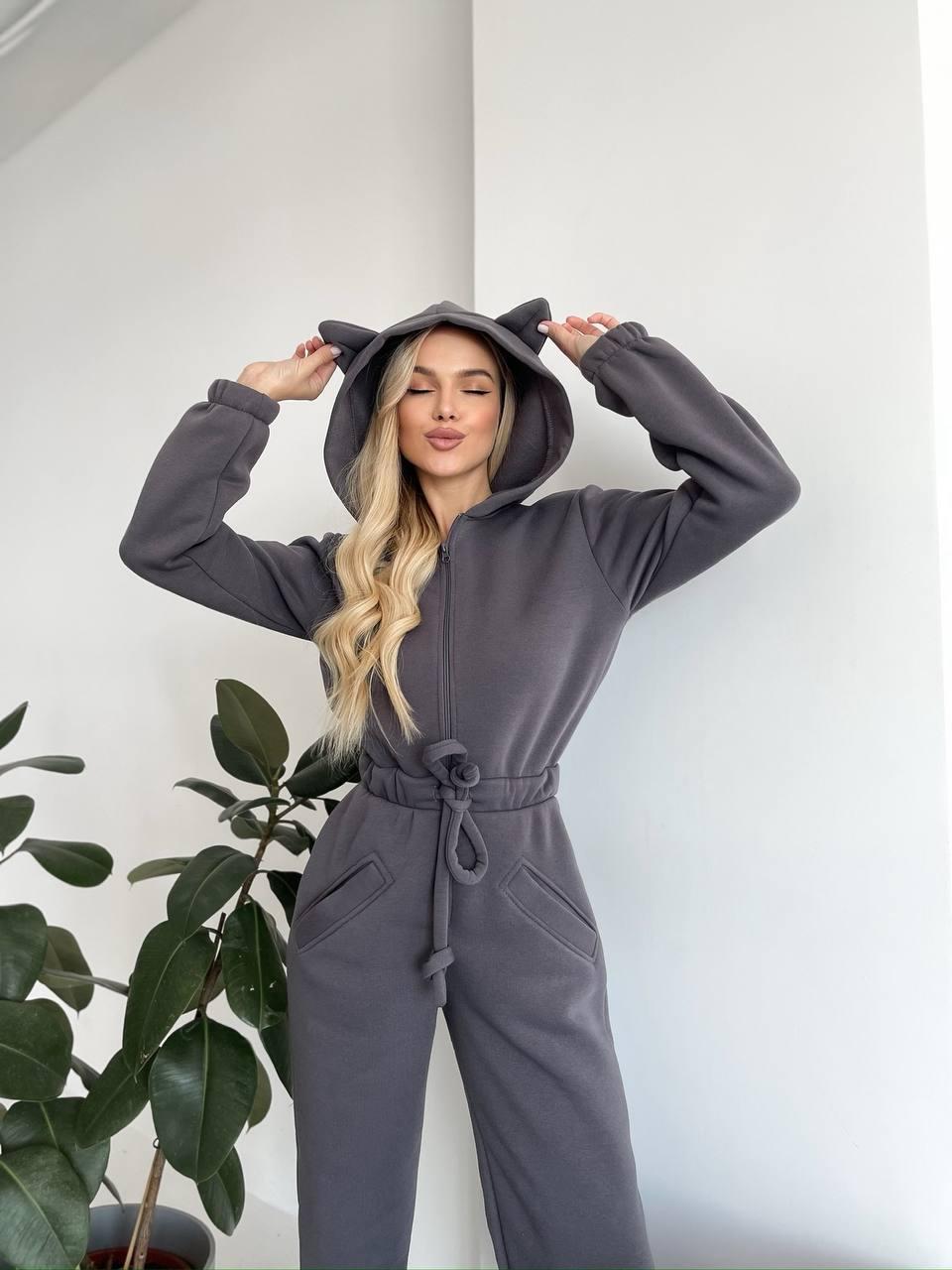 Kvinnenes koselige fleece jumpsuit med hette og søte ører Skjora