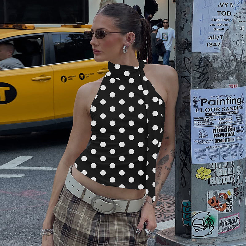 Dame asymmetrisk polka-prikket topp med høye skjæringslinjer og elegant halterdesign Skjora