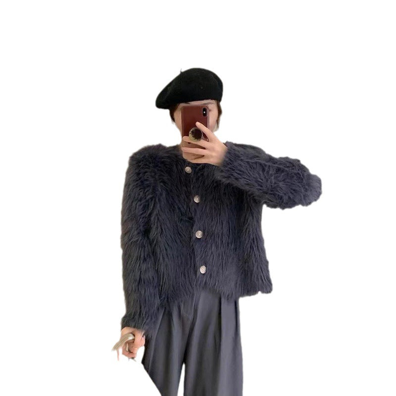Kvinnes fluffy kort jakke med elegante knappedetaljer Skjora
