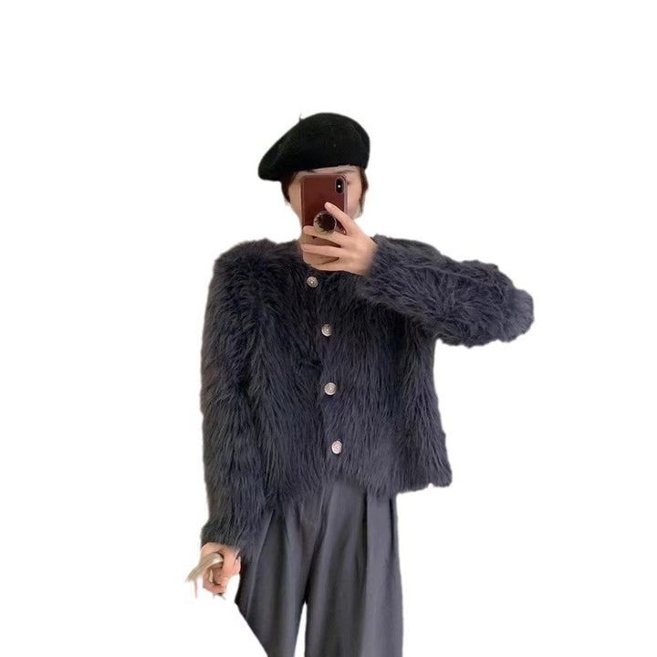 Kvinnes fluffy kort jakke med elegante knappedetaljer Skjora