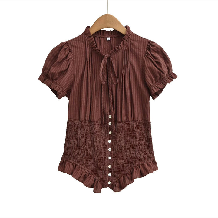 Dame kortermet bluse med volangdetaljer og samlet design Skjora