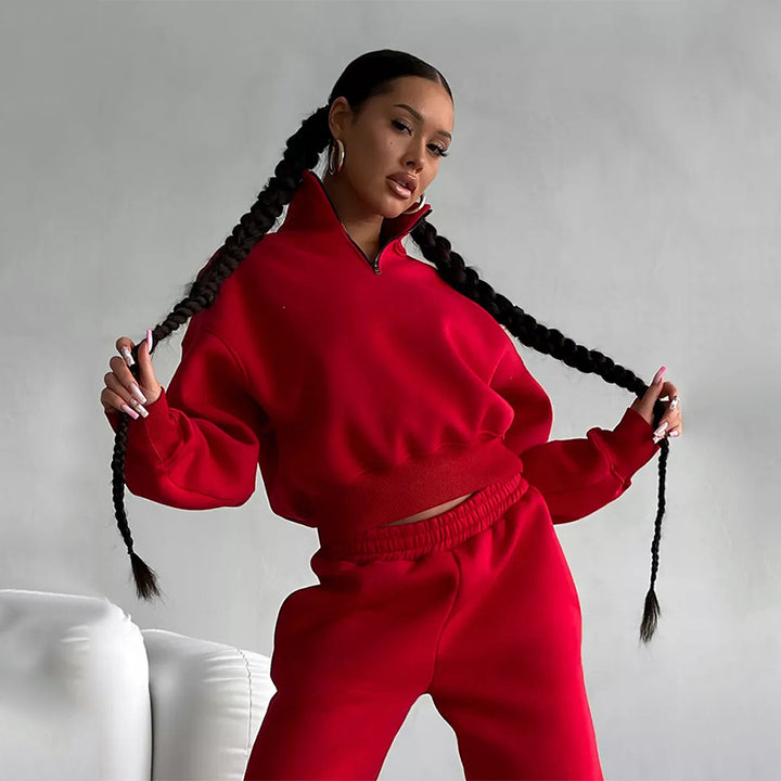 Kvinnen's sporty sweatshirt med høy krage og komfortable joggers Skjora