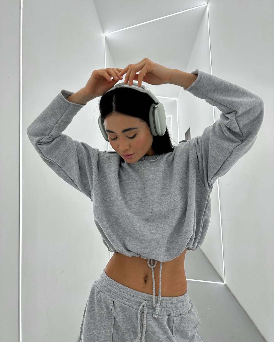 Kvinnelig tilfeldig cropped sweatshirt med elastisk linning Skjora