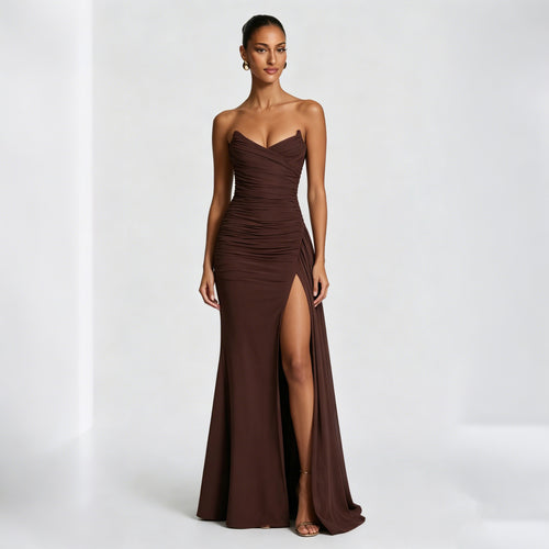 Damer Elegant og figurnær kveldkjole med asymmetrisk drapering Skjora
