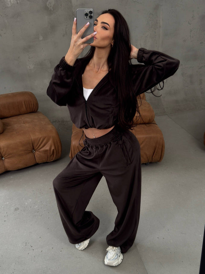 Dame sporty velour joggesett med korte ermer og vide bein Skjora