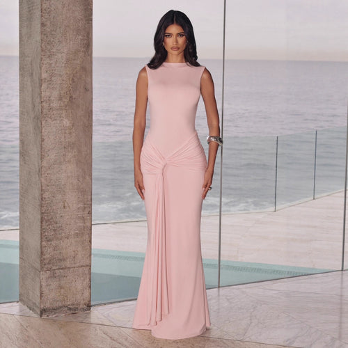 Dame maxikjole med stilfullt draperingsdesign og figurskapende silhuett Skjora