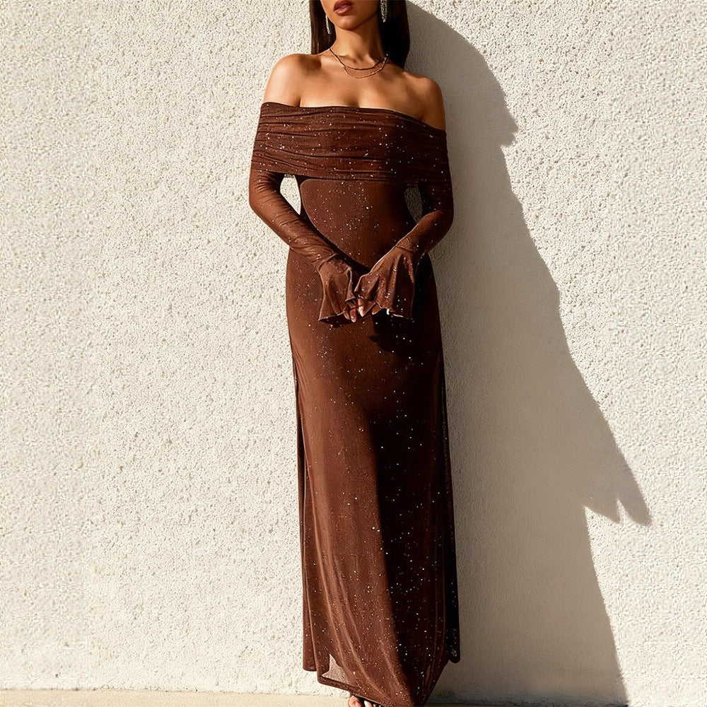 Kvinnes Elegant, Off-the-Shoulder Kveldsdrakt med Glitrende Paljettkant og Tettsittende Silhuett Skjora