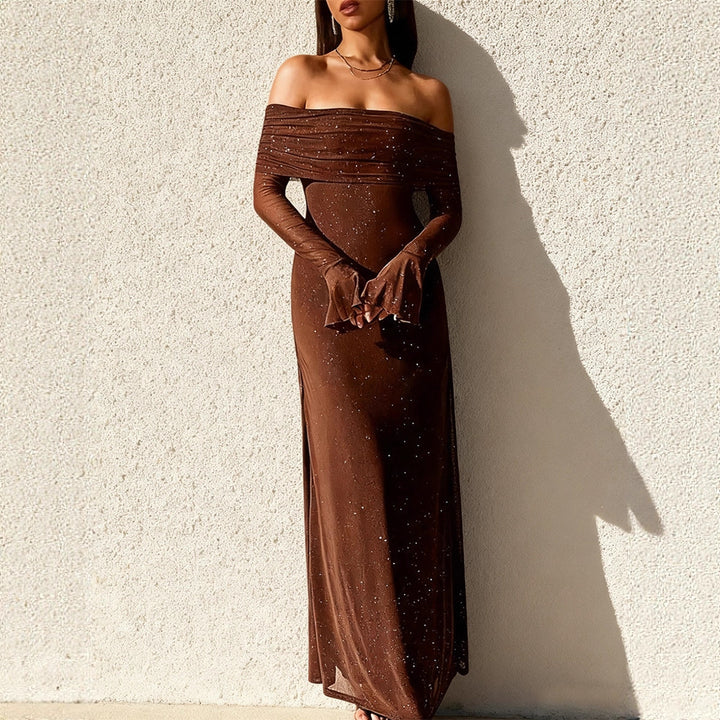 Kvinnes Elegant, Off-the-Shoulder Kveldsdrakt med Glitrende Paljettkant og Tettsittende Silhuett Skjora