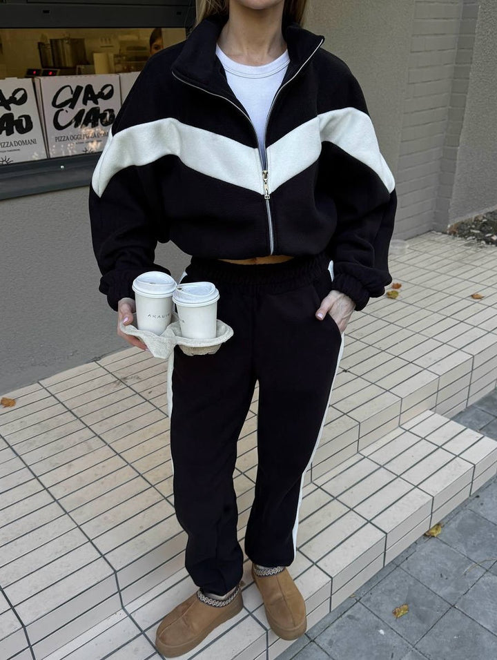 Dame fleece treningsdrakt med moderne glidelås og stripete design Skjora