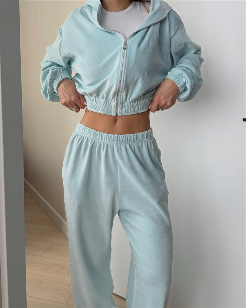Kvinnes sporty cropped sweatshirt med glidelås og vide bukser Skjora