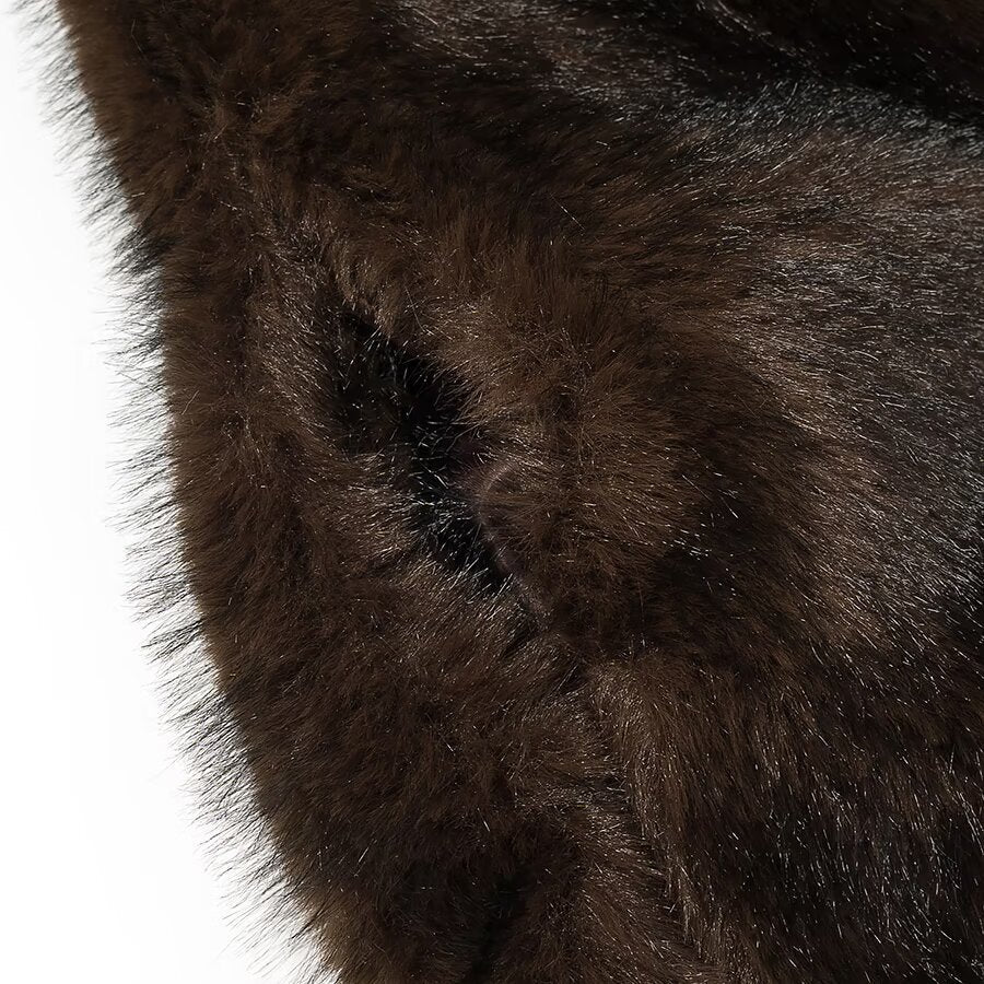 Kvinnens koselige faux fur-jakke med elegant krage og myk fôr Skjora