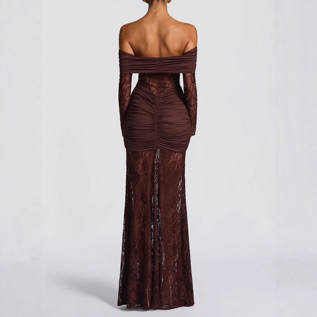 Dame Elegant spiss maxikjole med elegant off-shoulder design og rynker Skjora