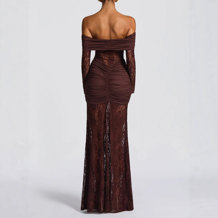 Dame Elegant spiss maxikjole med elegant off-shoulder design og rynker Skjora