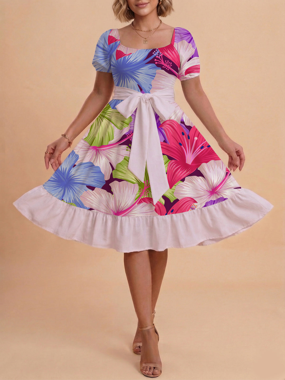 Damen modernes Blumenkleid mit elegantem Taillengürtel und asymmetrischem Saum Skjora