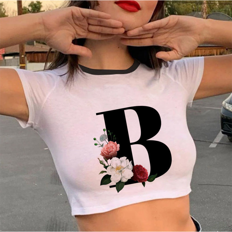 Dame cropped T-skjorte med blomstrede initialdesign Skjora