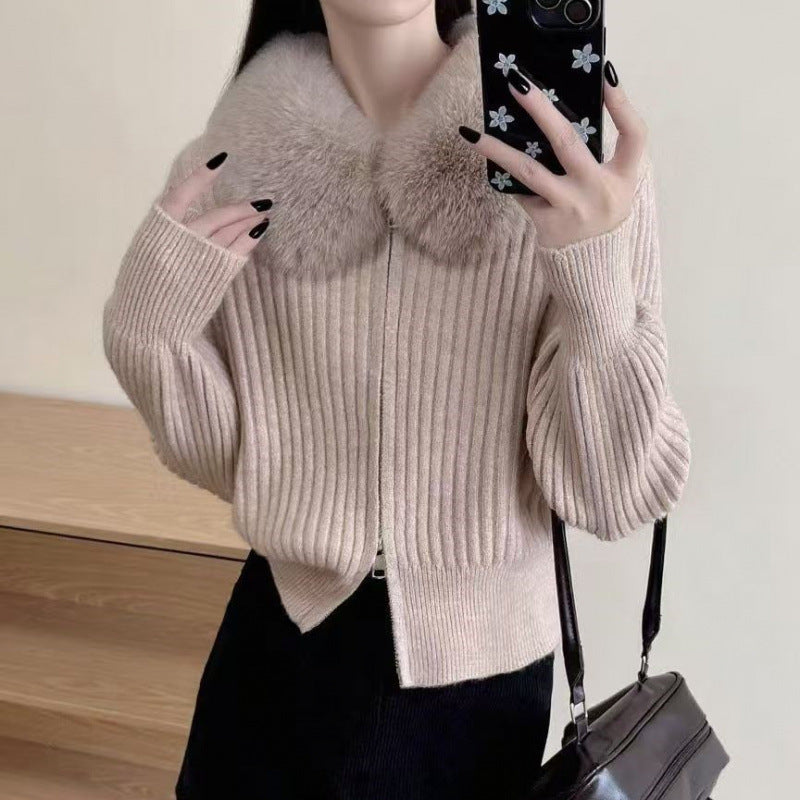 Dame cardigan med høykvalitets kunstig pelskrage og elegant ribbestrikket tekstur Skjora