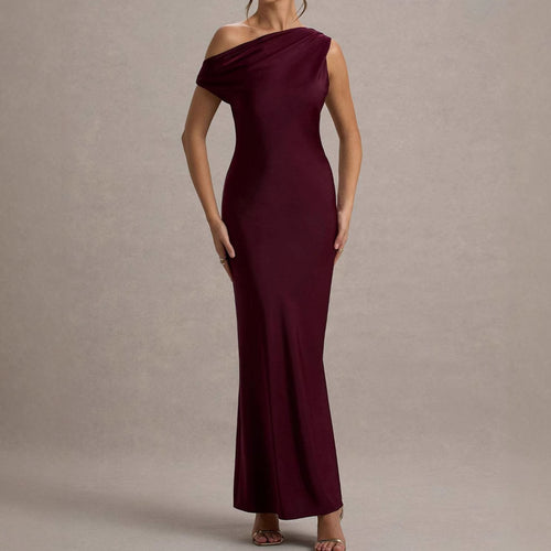 Kvinne elegant, off-the-shoulder maxi kjole med flytende snitt og volanger Skjora