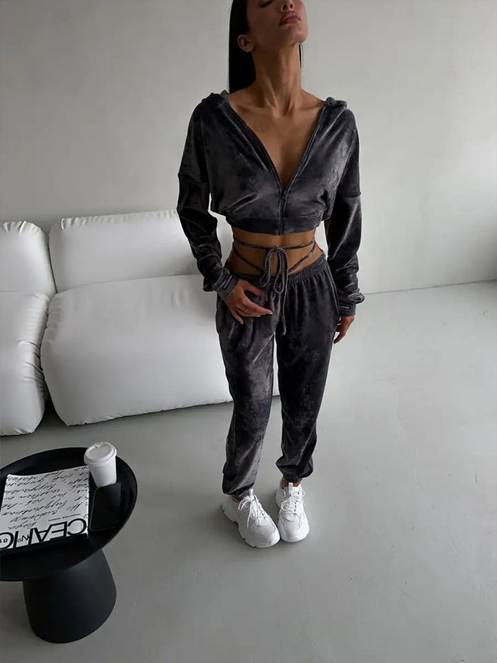 Kvinnelig sporty fritidssuit sett med hette og elastisk midjebånd Skjora