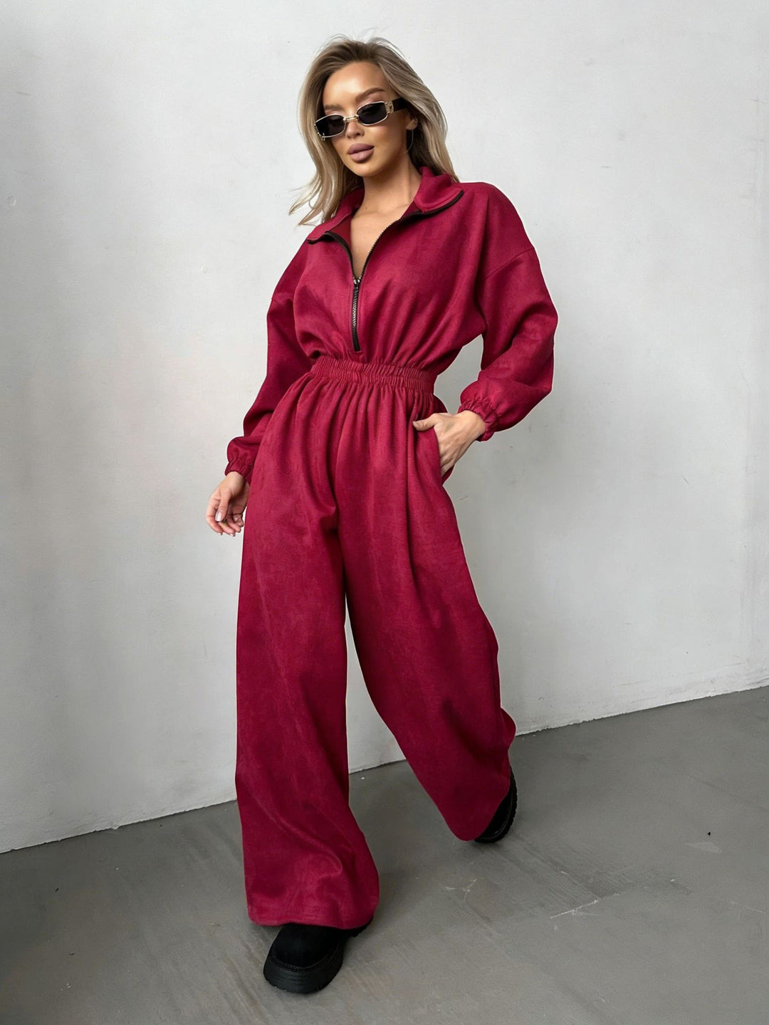 Kvinne fleece ledddress med høy krage og elastisk bånd