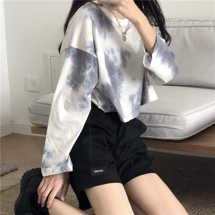 Kvinnenes cropped sweatshirt med moderne batikkdesign og avslappet snitt