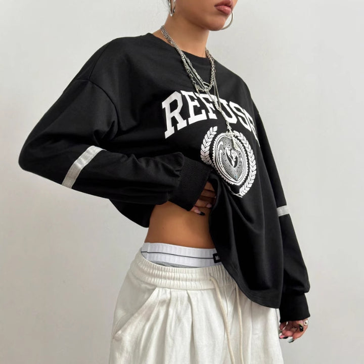 Kvinne Oversized Sweatshirt med Bred Skrift og Dekorative Detaljer Skjora