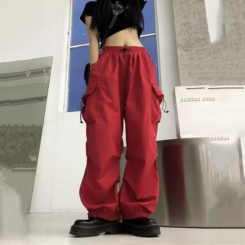Kvinne cargo bukser med praktiske sidelommer og elastisk midjebånd
