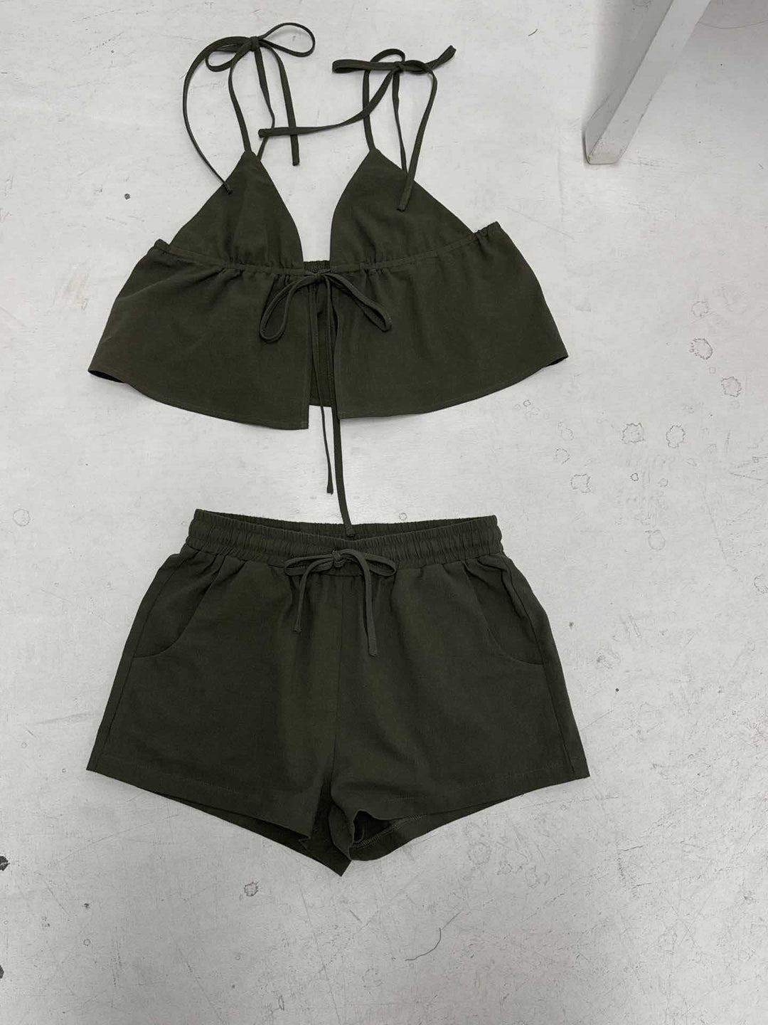 Dame elegant halter-top med fremragende rynkning og korte shorts Skjora