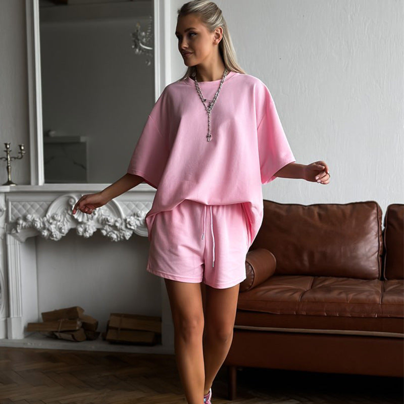 Kvinne Casual To-delt Sett bestående av oversized T-skjorte og Shorts Skjora