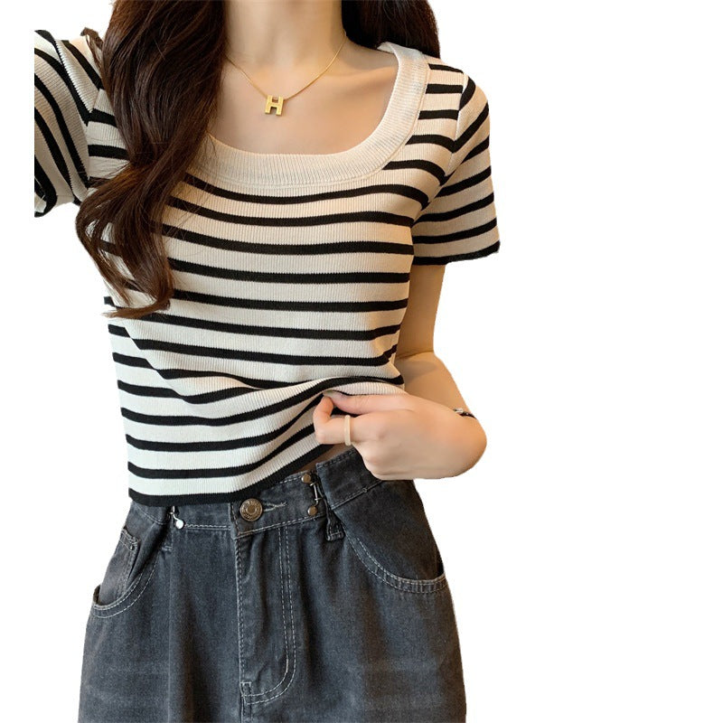 Kvinne cropped stripete topp med moderne knutedesign og elastisk kant Skjora