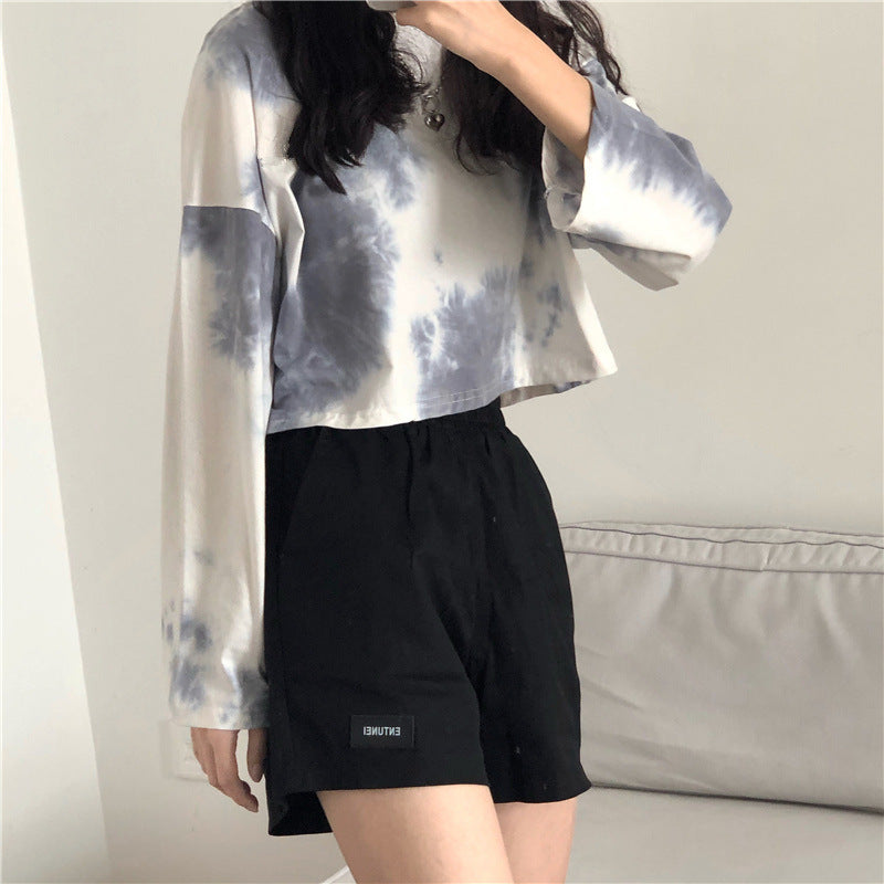 Kvinnenes cropped sweatshirt med moderne batikkdesign og avslappet snitt