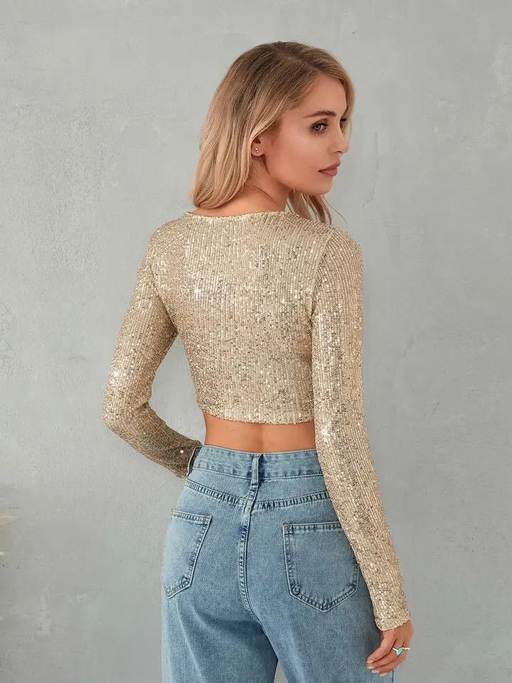 Kvinnenes glitrende crop top med lange ermer og figurnær skåret
