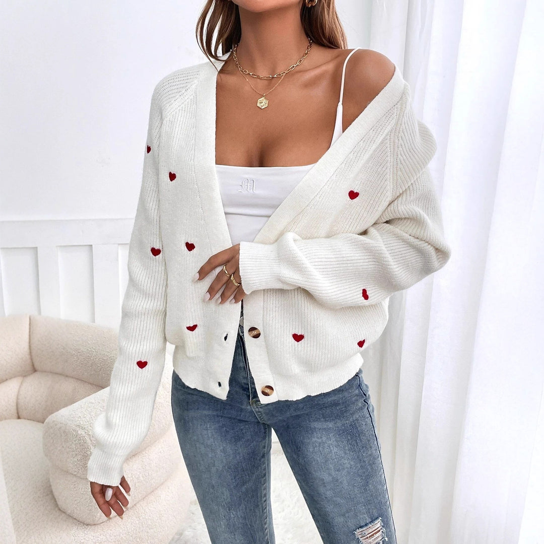 Dame cardigan med hjerteapplikasjoner og knappelukking Skjora