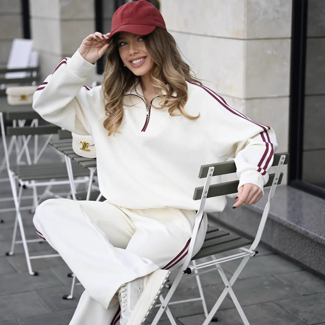Kvinnelig sporty treningsdress med glidelås og striper Skjora