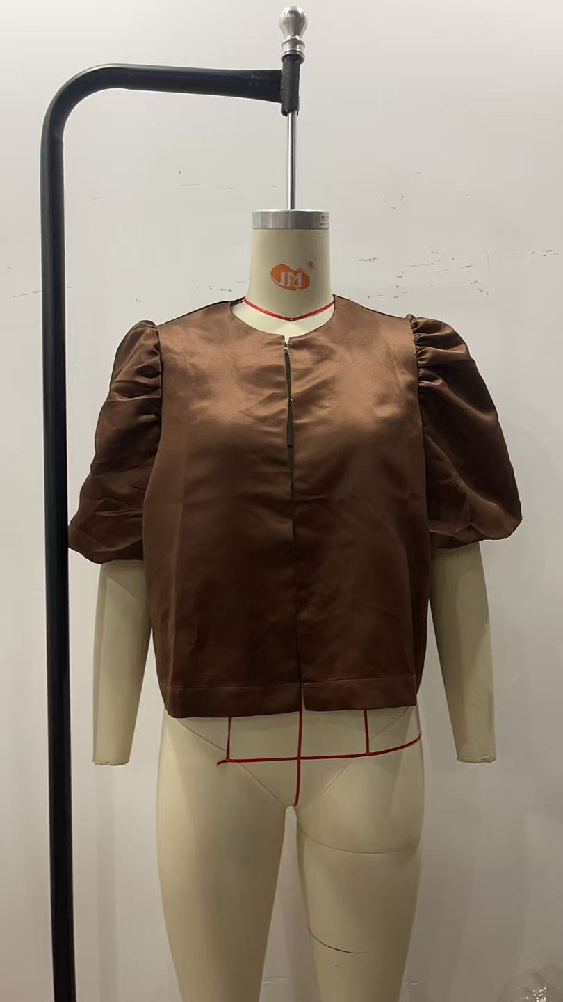 Dame stilfull bluse med puffarmer Skjora