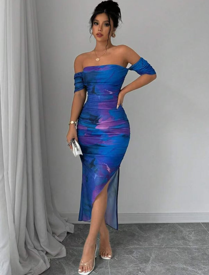Dame Figurtilpasset Midi-kjole med off-shoulder design og elegant split Skjora