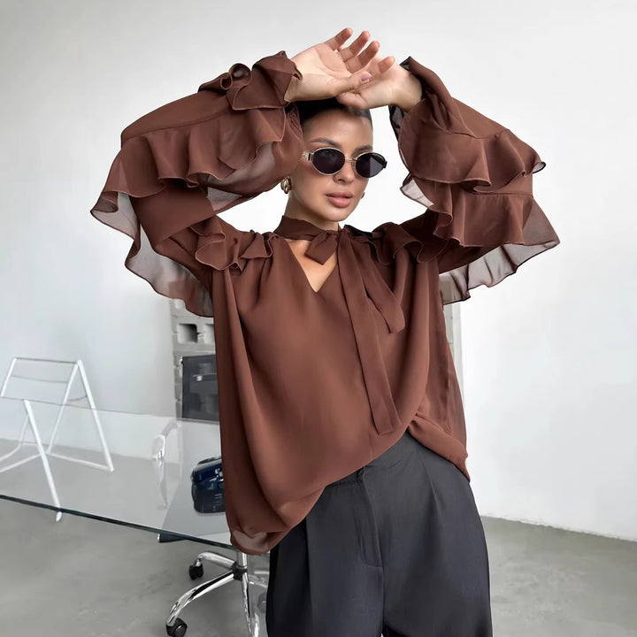 Kvinne chiffon bluse med volanger og moderne utringning Skjora