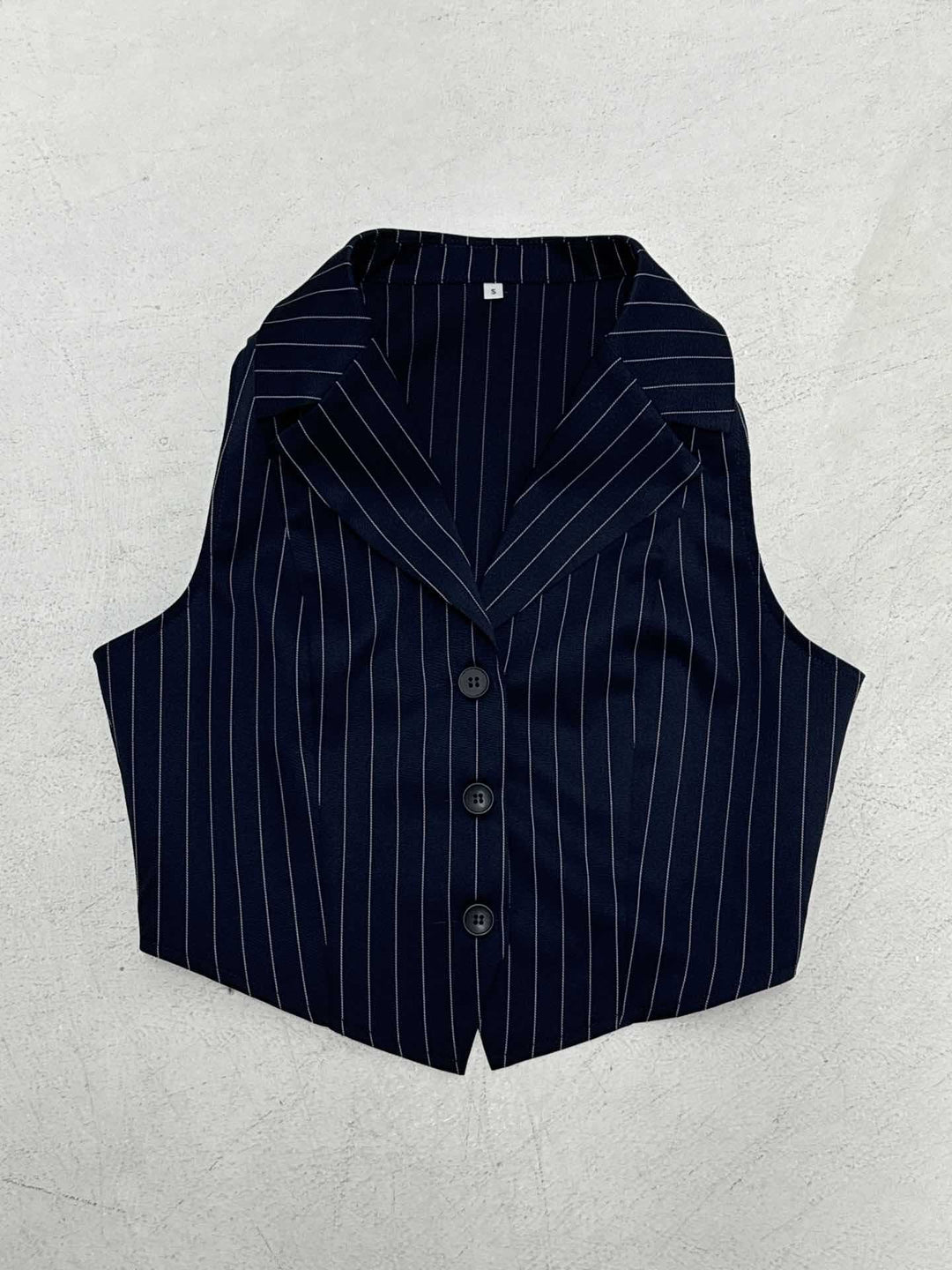 Damer utsvingt bustier-top med fine striper og knapper Skjora