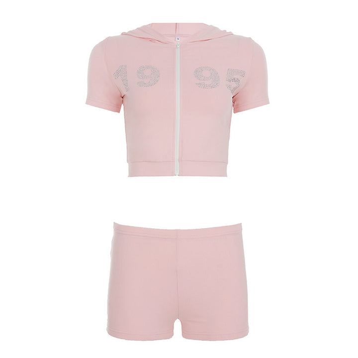 Damer sporty cropped hette-set med korte shorts og glitrende detaljer Skjora