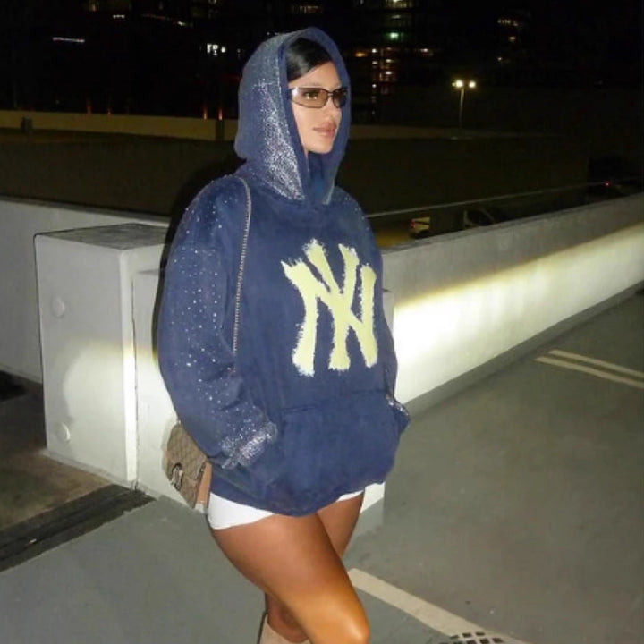 Dame sweatshirt med glitrende detaljer og iøynefallende logo Skjora